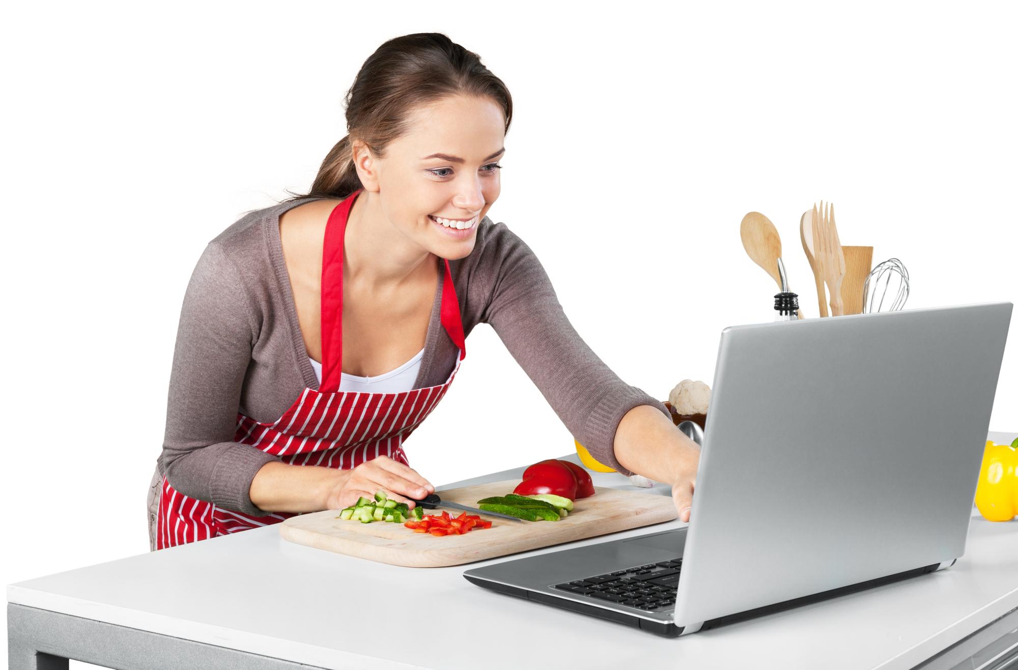 Studente cucina a casa